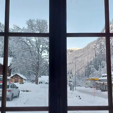 Les Touristes Szálloda