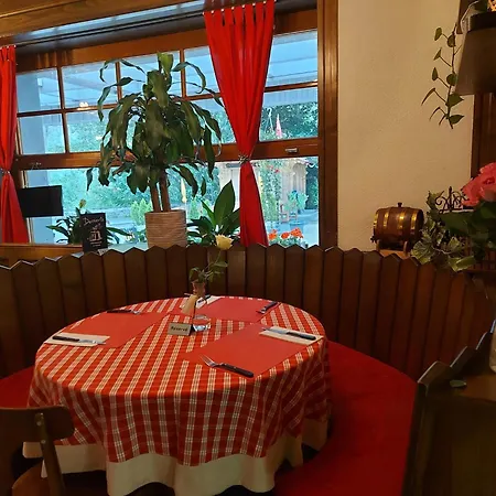 Les Touristes Hotel