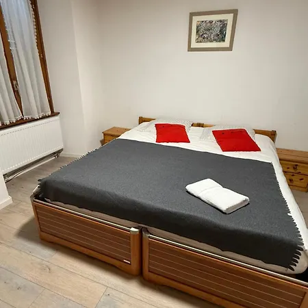 Les Touristes Hotel *
