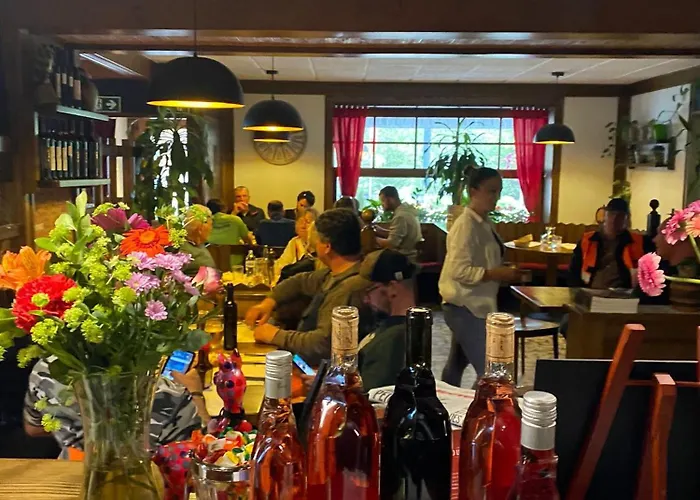 Les Touristes Hotel *