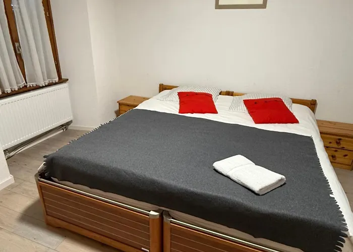 Les Touristes Hotel *