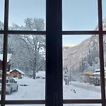 Les Touristes Hotel