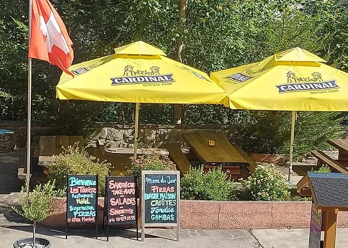 Les Touristes ホテル